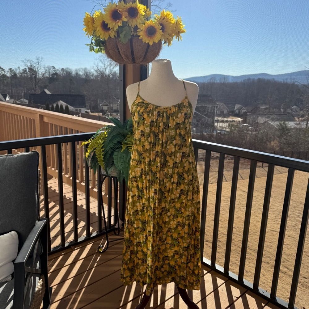 Easel Sundress "NWT" Size Small 100% Rayon Razor Back